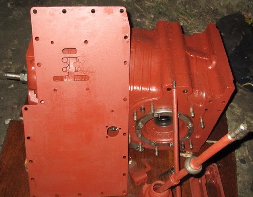 коробка передач (КПП т 25 - главная передача) трактора Т-25 . т 25 коробки перемены передач КПП А 25.37.122 владимирец хтз 2511  кулиса . крышка кпп .